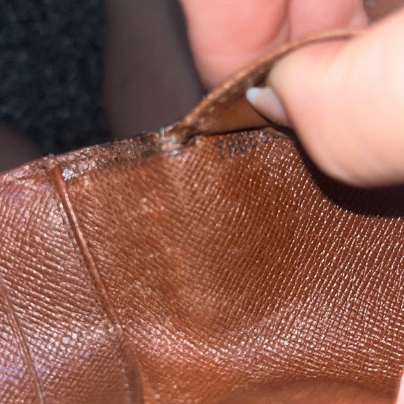 Louis Vuitton Compact Wallet - Picture 9 of 9